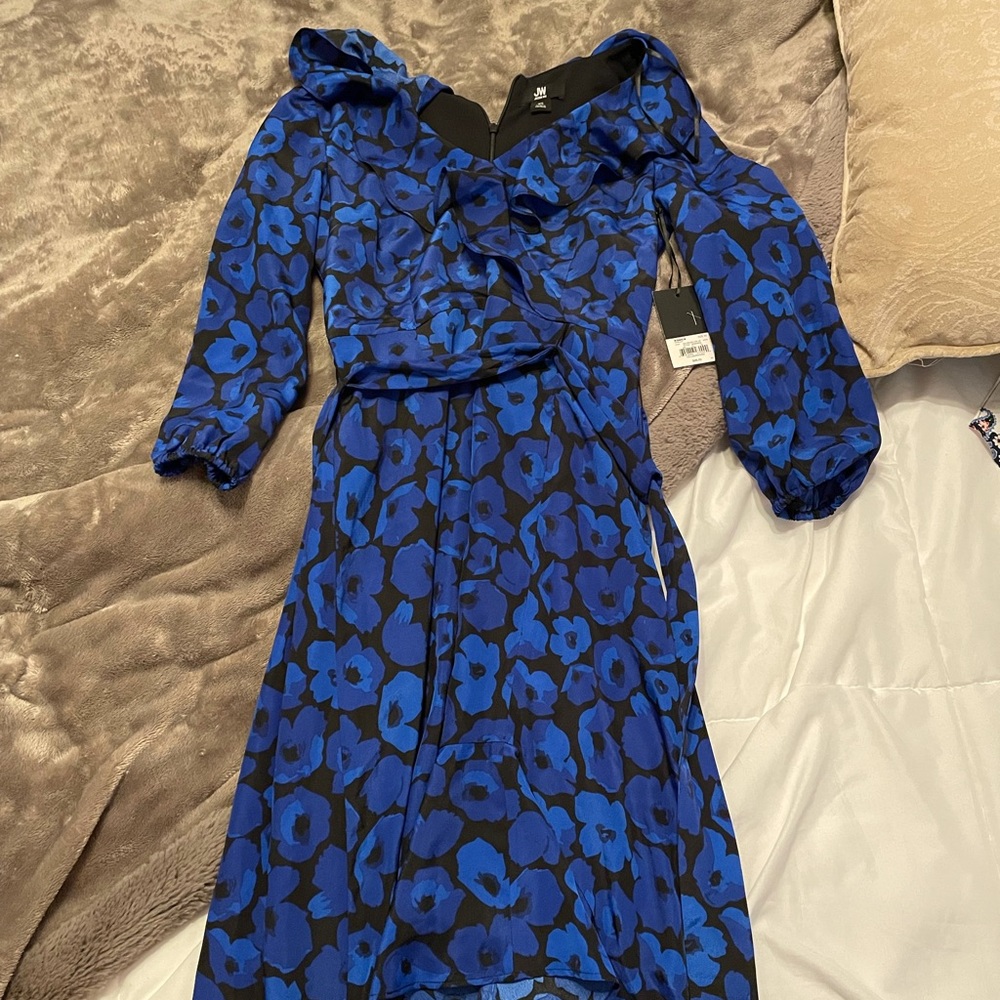 Pretty blue dress!